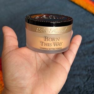 Too faced Born This Way setting powder